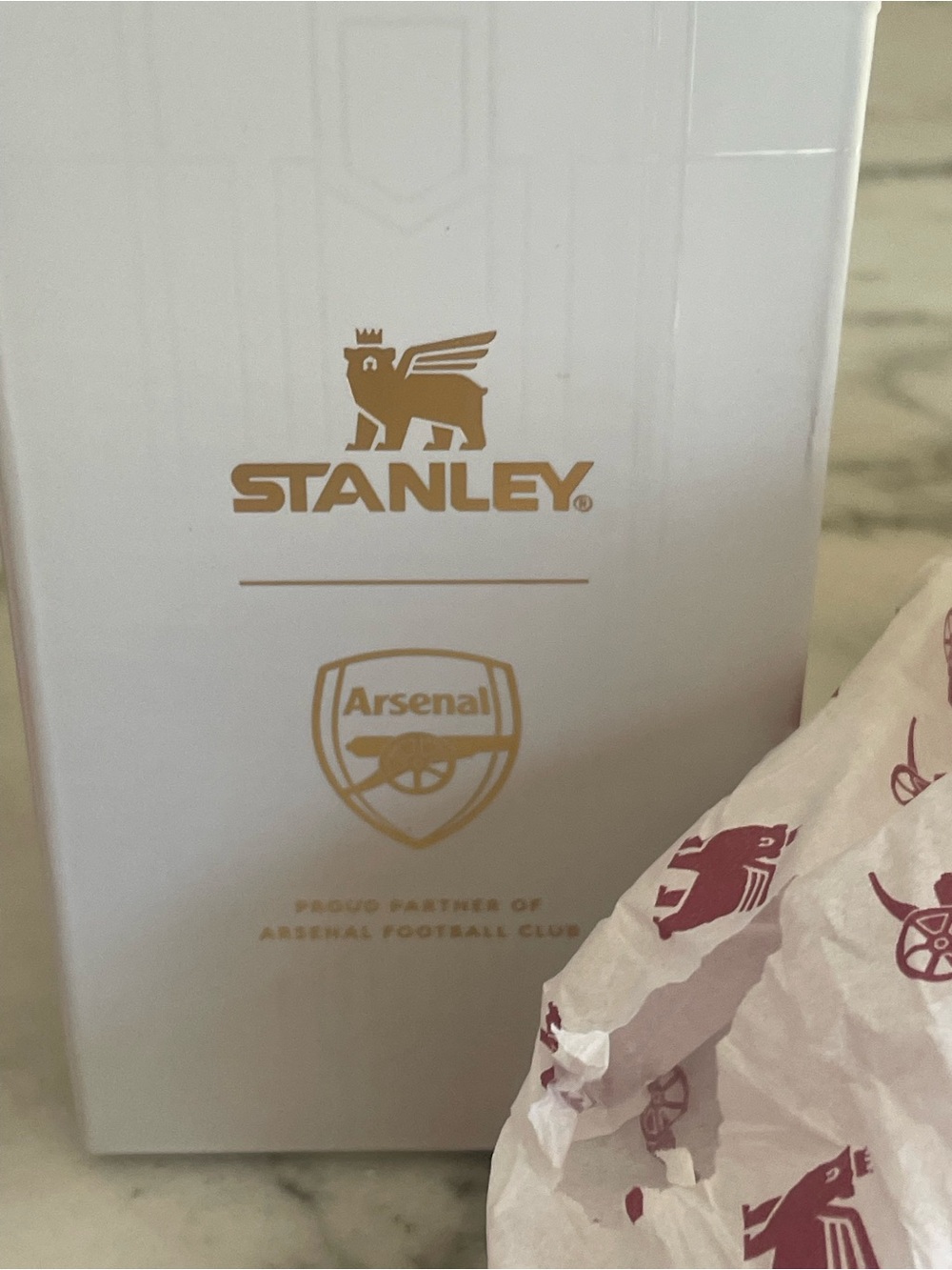 New NIB Stanley x Arsenal White & Gold Travel Tumbler NEW FIFA - Picture 3 of 7